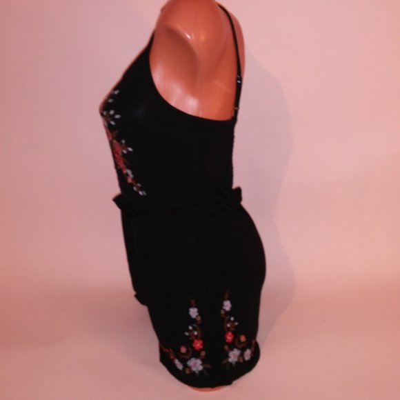 American Eagle Outfitters One Piece Romper Medium Black Red Stretch Floral Embro - Picture 9 of 14